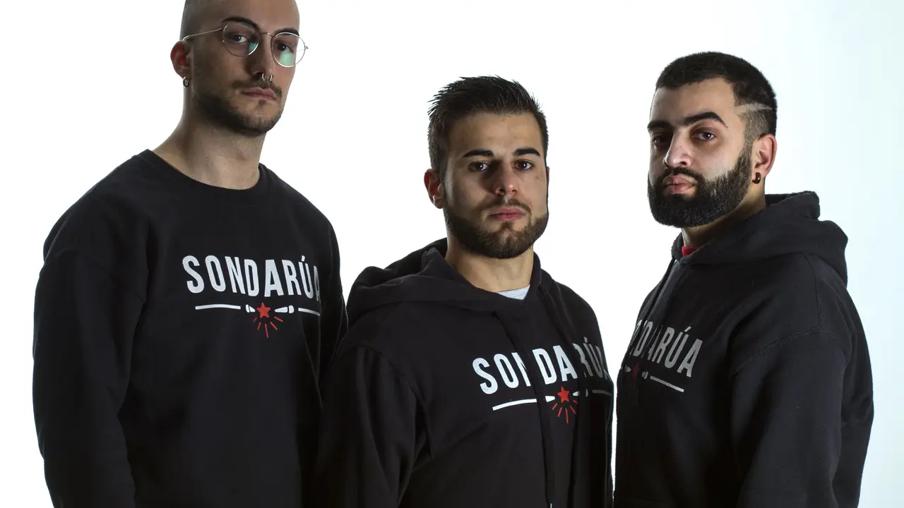 De esquerda a dereita, &Aacute;lex Arnoso, That Bass DJ e Hugo Guezeta, compo&ntilde;entes de SonDaR&uacute;a.