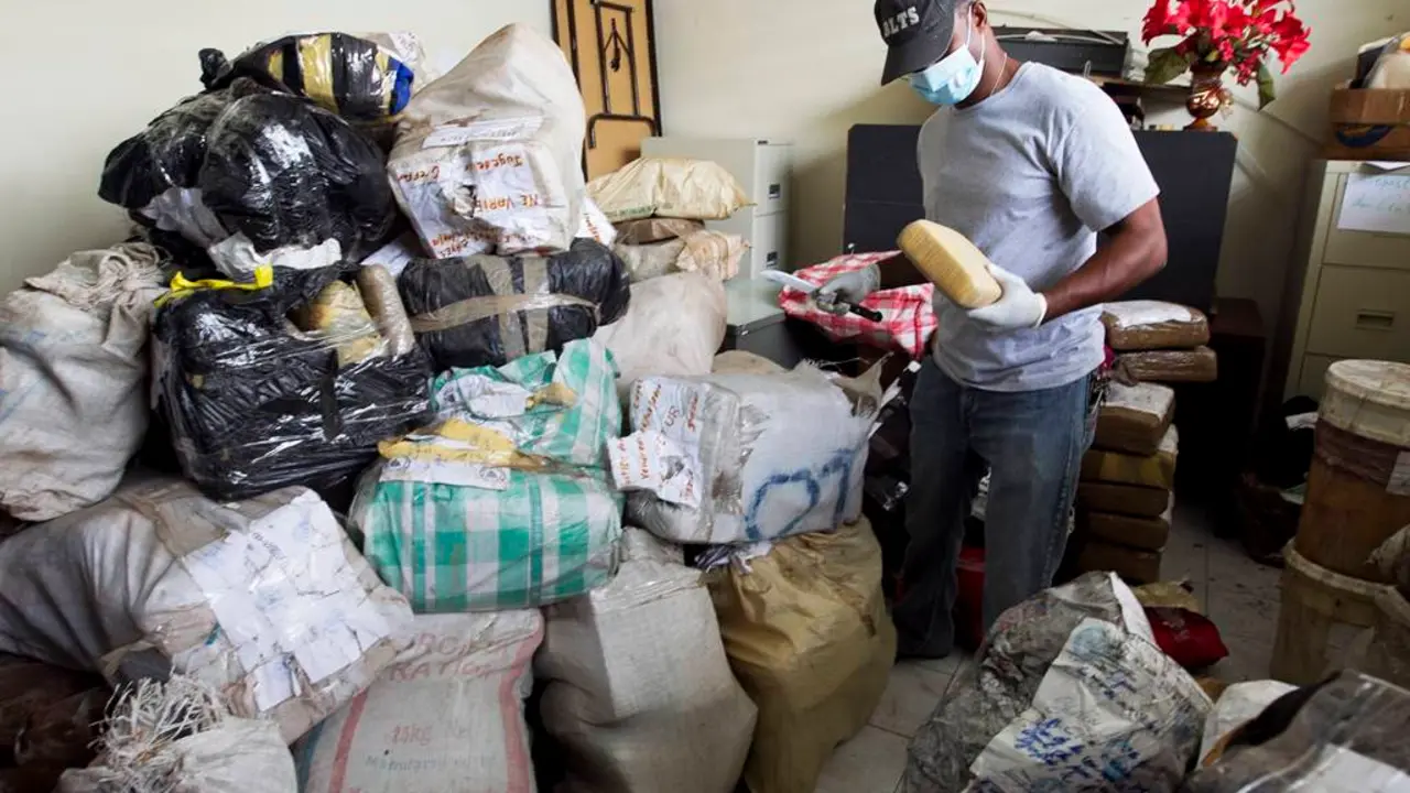 The Haitian National Police (HNP) with the support of Police serving with the United Nations Stabilization Mission in Haiti (MINUSTAH) analyse drugs at the DCPJ on August 2, 2012. The HNP with the assistance of MINUSTAH and the US Embassy, destroyed 2.27 tons of illegal drugs; 1.606 kg of marijuana and 453 kg of cocaine in Ganthier near Port au Prince on August 3, 2012. After being analysed and inventoried, the drugs were transfered from the DCPJ  in an armed convoy to Ganthier in where they were set alight and destroyed.
Photo Victoria Hazou UN/MINUSTAH