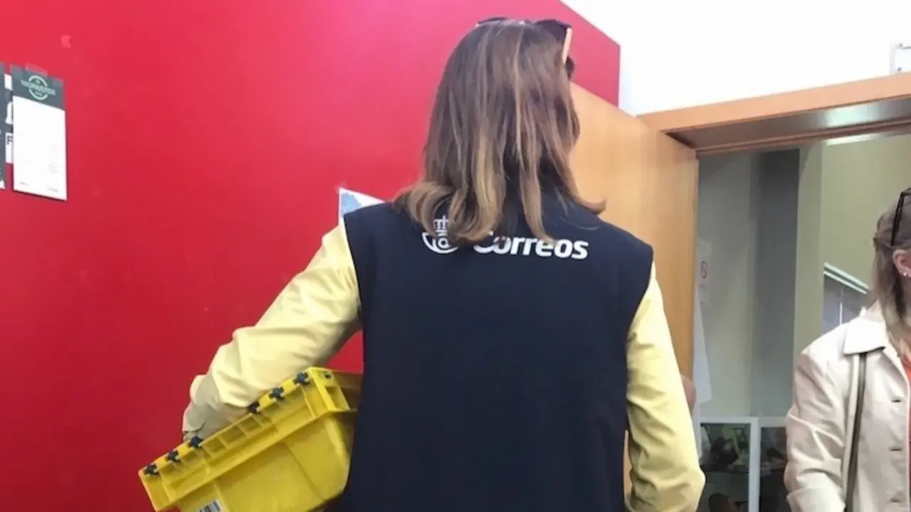 Traballadora de Correos (arquivo/EP).