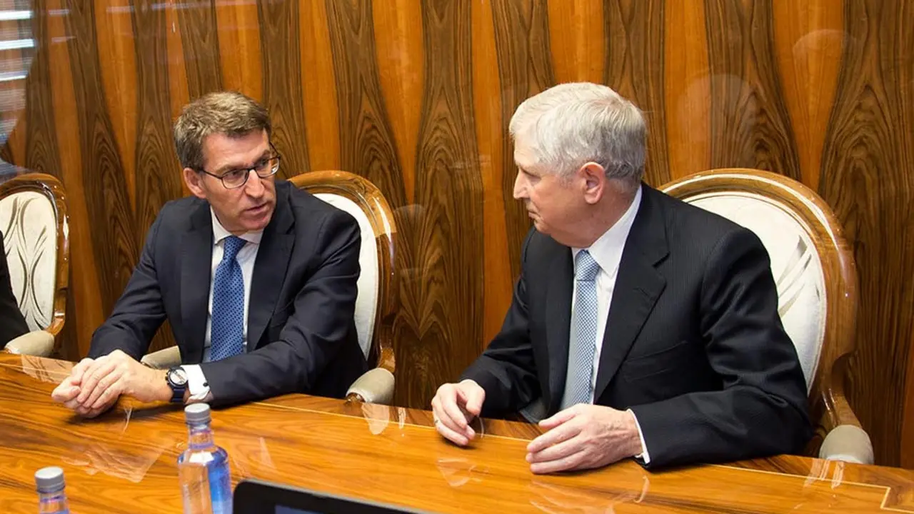 O presidente da Xunta, Alberto N&uacute;&ntilde;ez Feij&oacute;o, con C&aacute;ndido Hermida (Xunta)