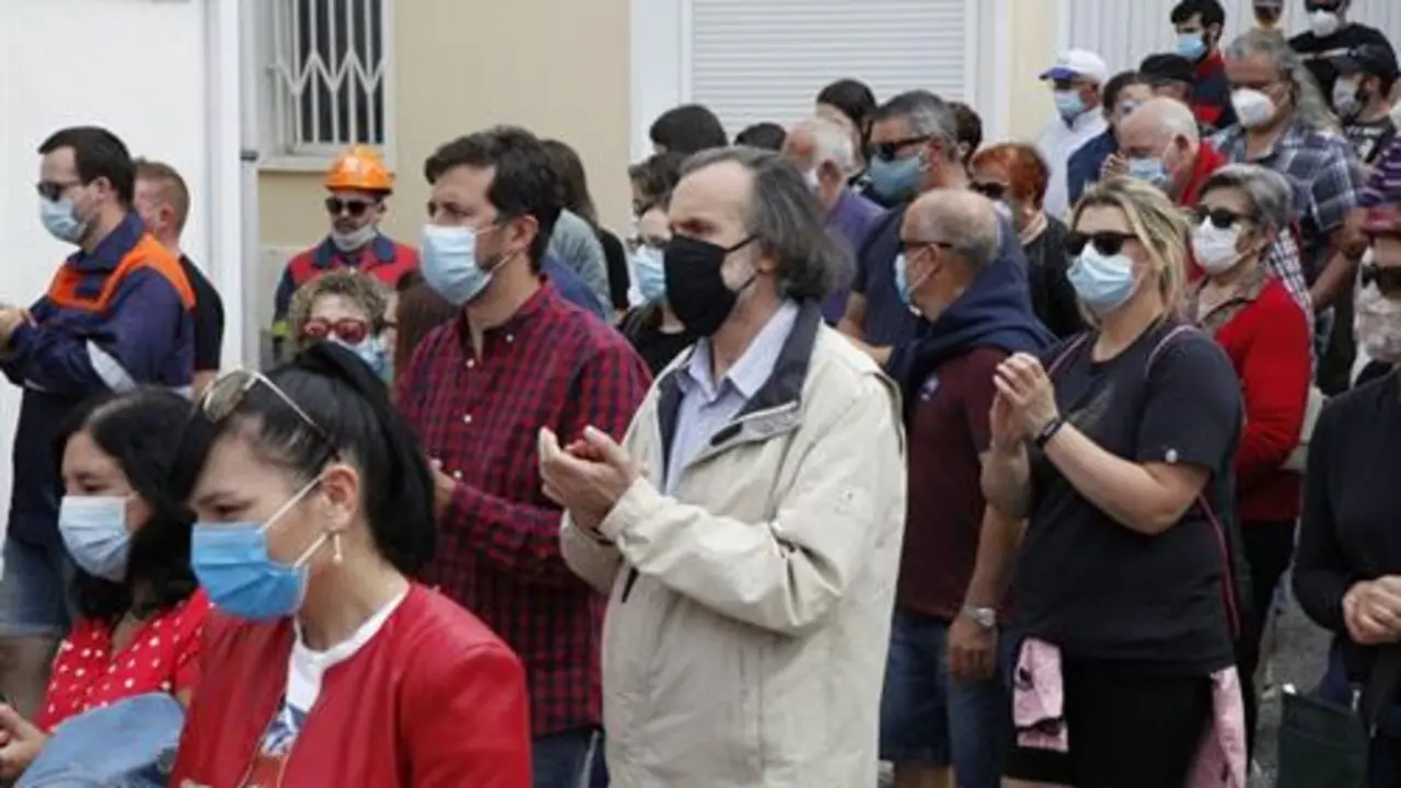 O candidato de Galicia en Com&uacute;n-Anova Mareas, Ant&oacute;n G&oacute;mez-Reino, e o cabeza de lista ao 12 de Xullo por Lugo, Miguel  Anxo Fern&aacute;n Vello, na concentraci&oacute;n contra o feche de Alcoa San Cibrao en Foz [Imaxe: N&oacute;s Diario].