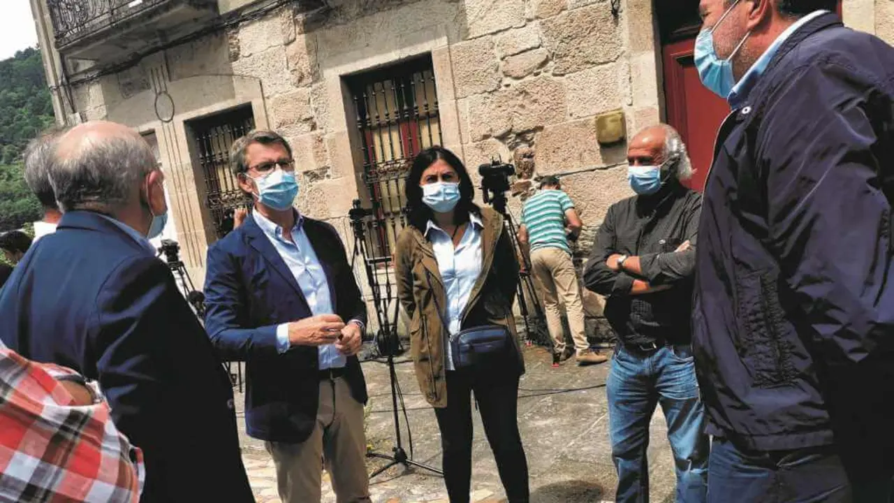 Alberto N&uacute;&ntilde;ez Feixoo no inicio de campa&ntilde;a nos Peares.