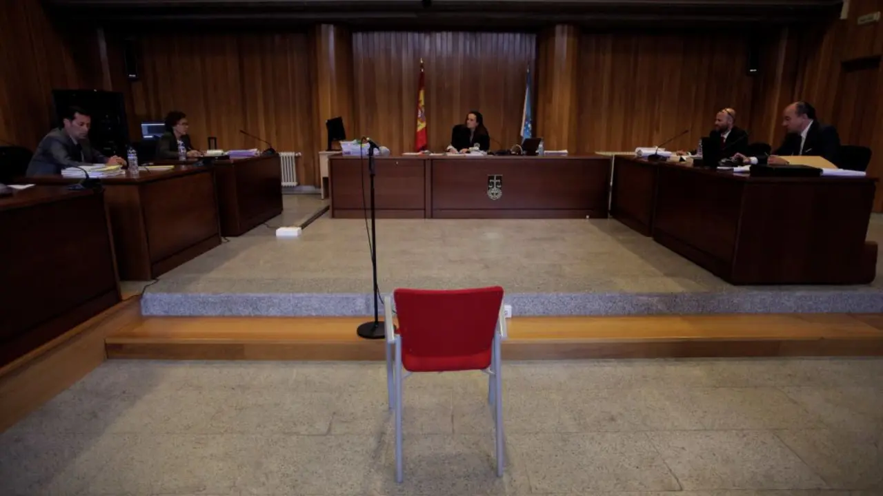 EuropaPress_3222629_primera_jornada_juicio_propiedad_pazo_meiras_herederos_franco_defienden (1)