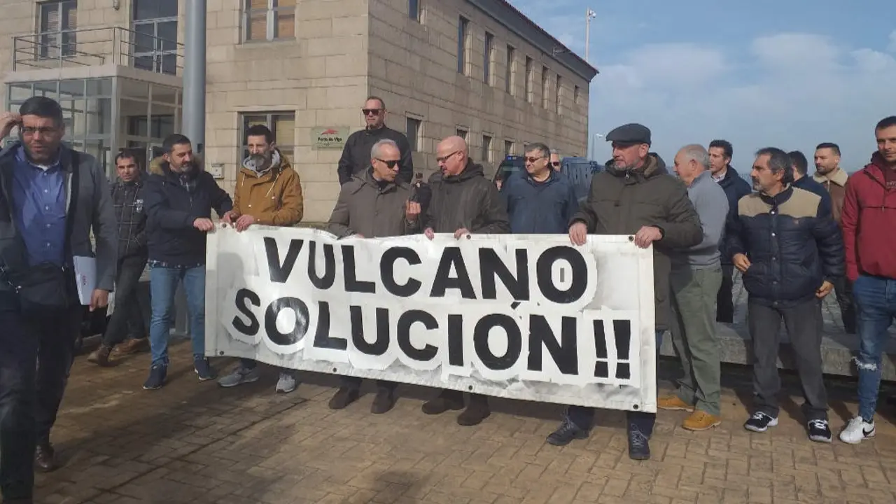 Concentraci&oacute;n persoal de Vulcano (Paula Justo/ Europa Press)