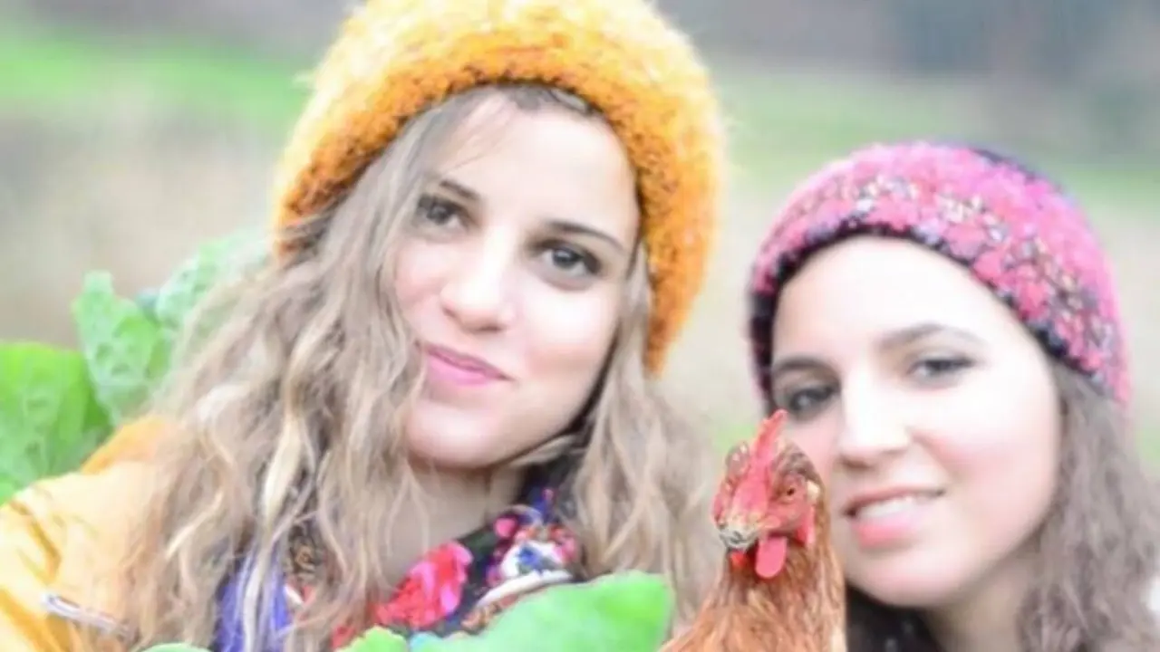 As artistas Ant&iacute;a Ameixeiras, de orixe vimianc&eacute;s, e Sabela Caama&ntilde;o (Foto: N&oacute;s Diario).