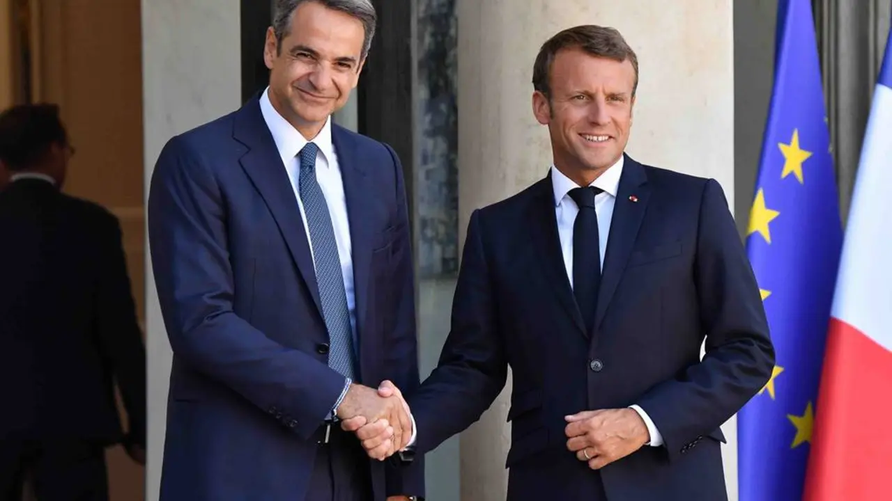 EuropaPress_2330988_22_august_2019_france_paris_french_president_emmanuel_macron_shakes_hands