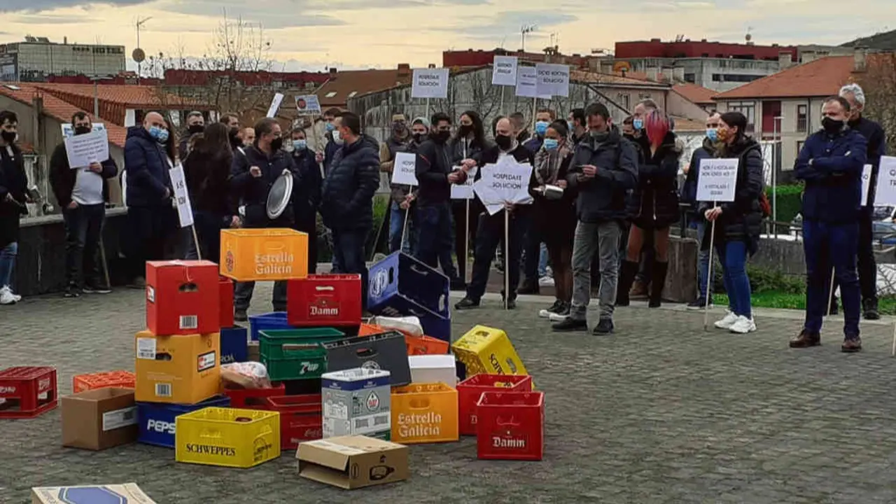 Protesta da hostalar&iacute;a diante da Consellar&iacute;a de Sanidade (Riob&oacute; Prada)