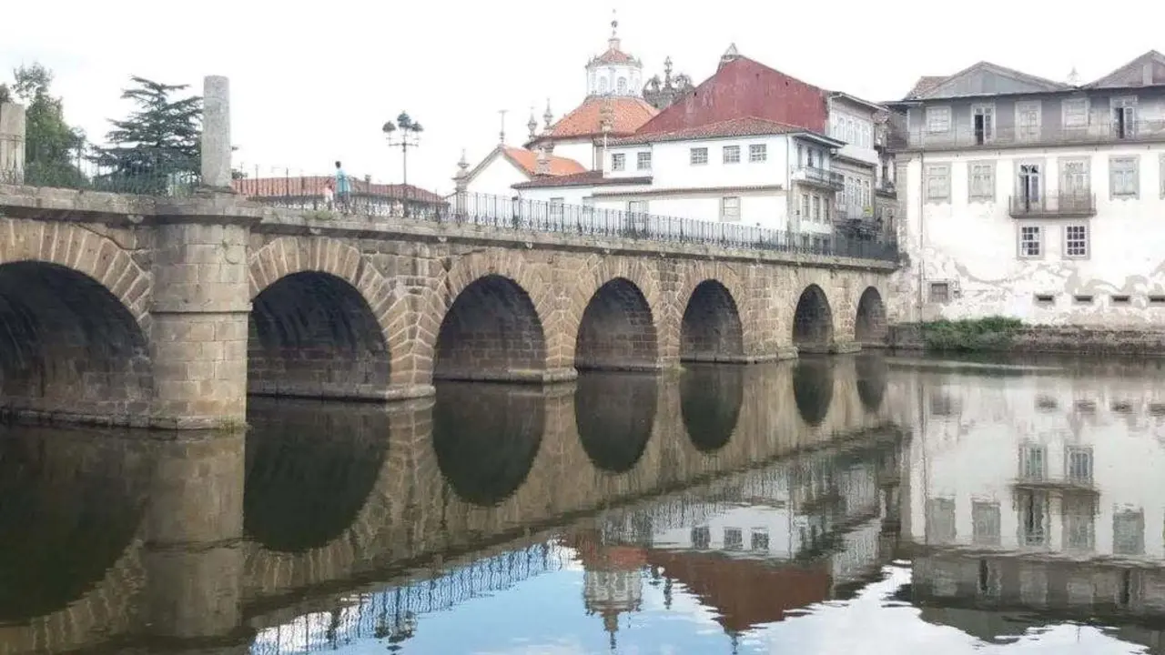 Vista da tur&iacute;stica ponte de Chaves. (Foto: Santiago Amado)