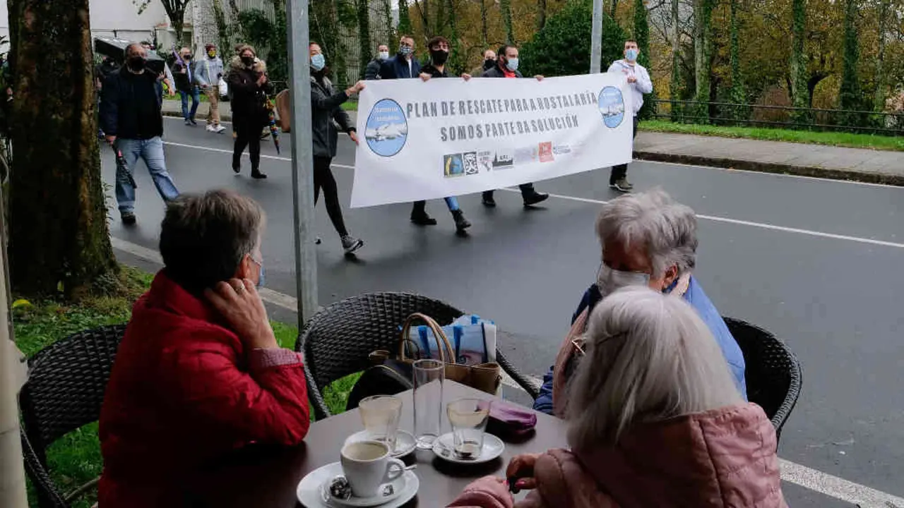 En Compostela, manifestaci&oacute;n convocada pola Asociaci&oacute;n de Bares, Pubs e Discotecas de Compostela para pedir a reapertura da hostalar&iacute;a (Arxina)