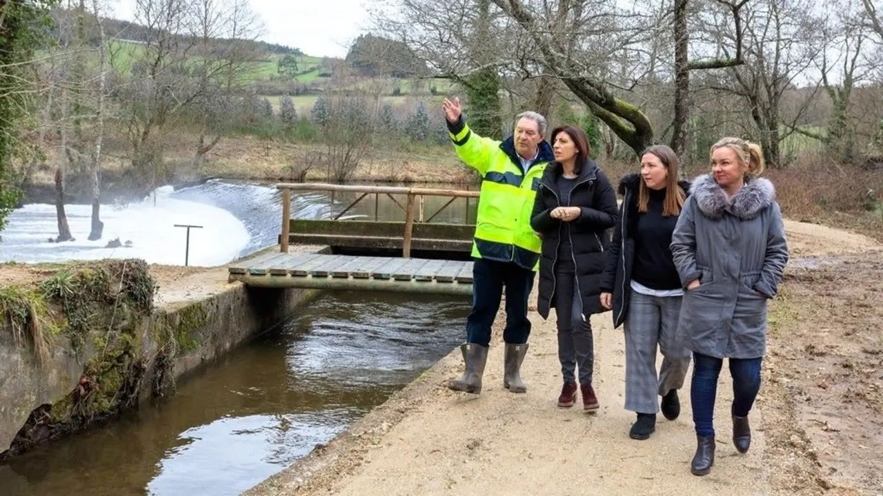 A alcaldesa de Boimorto coa conselleira de Medio Ambiente nunha imaxe de arquivo. (Foto: Europa Press)
