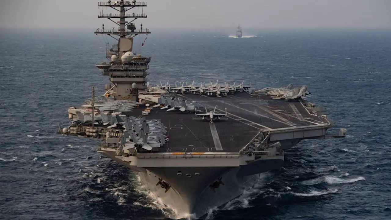 EuropaPress_3437233_17_november_2020_---_the_aircraft_carrier_uss_nimitz_cvn_68_steams_ahead_of