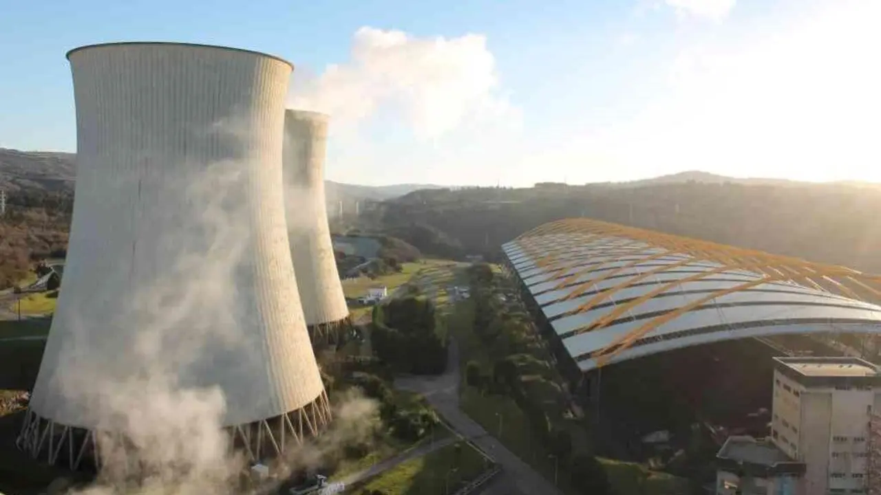 Torres de refrixeraci&oacute;n da central t&eacute;rmica das Pontes (Foto: Endesa).