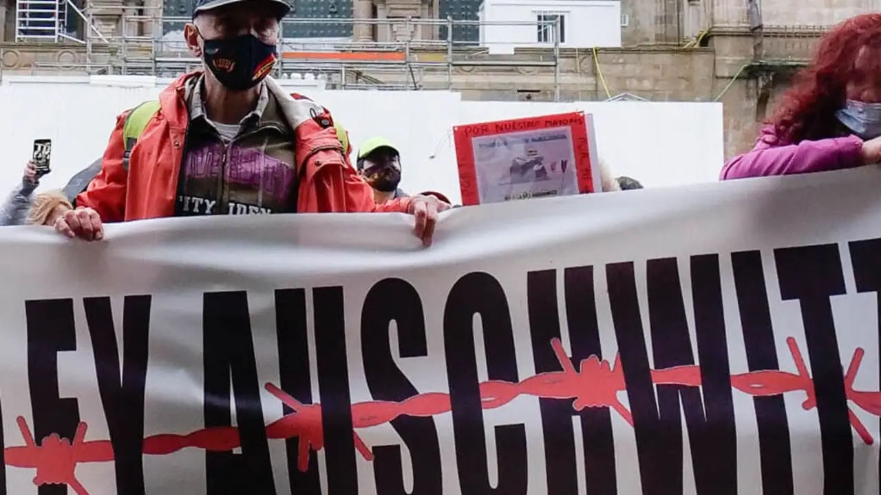 A marcha conclu&iacute;u na Praza do Obradoiro (Foto: Arxina).
