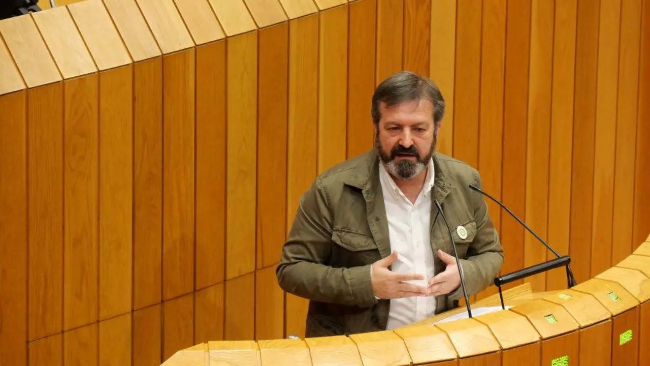Lu&iacute;s Bar&aacute; no parlamento galego. (Foto: BNG)