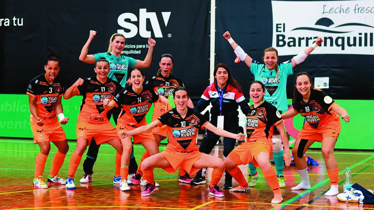 A formaci&oacute;n laranxa, que non para de acumular &eacute;xitos, necesita un triunfo ante a madrile&ntilde;a para amarrar o primeiro posto. (Foto: David Mari&ntilde;a).