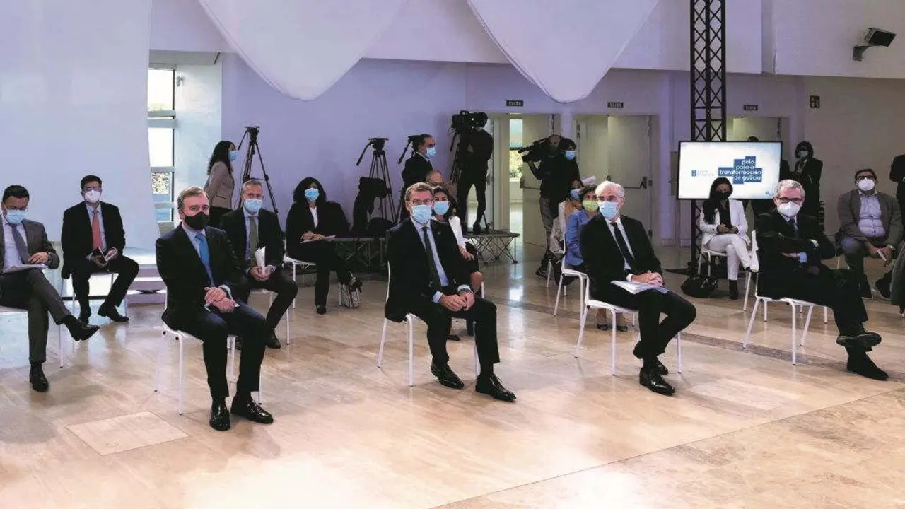 N&uacute;&ntilde;ez Feixoo, con representantes empresariais e do seu Goberno na presentaci&oacute;n do Next Generation. (Foto: Europa Press)