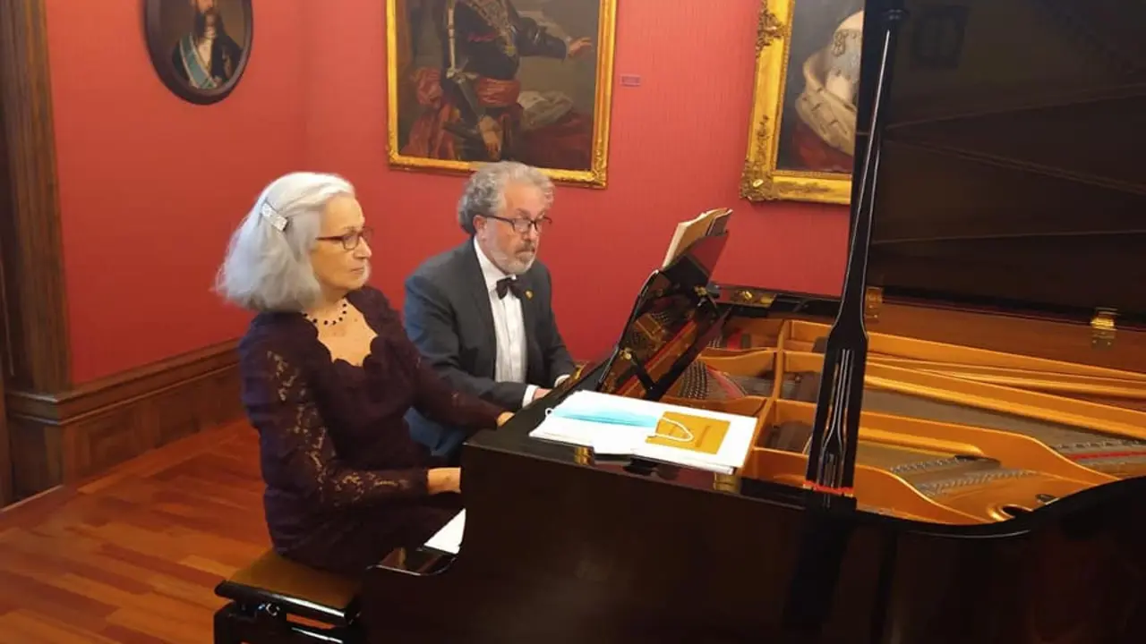 Margarita Viso e Juan Dur&aacute;n ao piano.