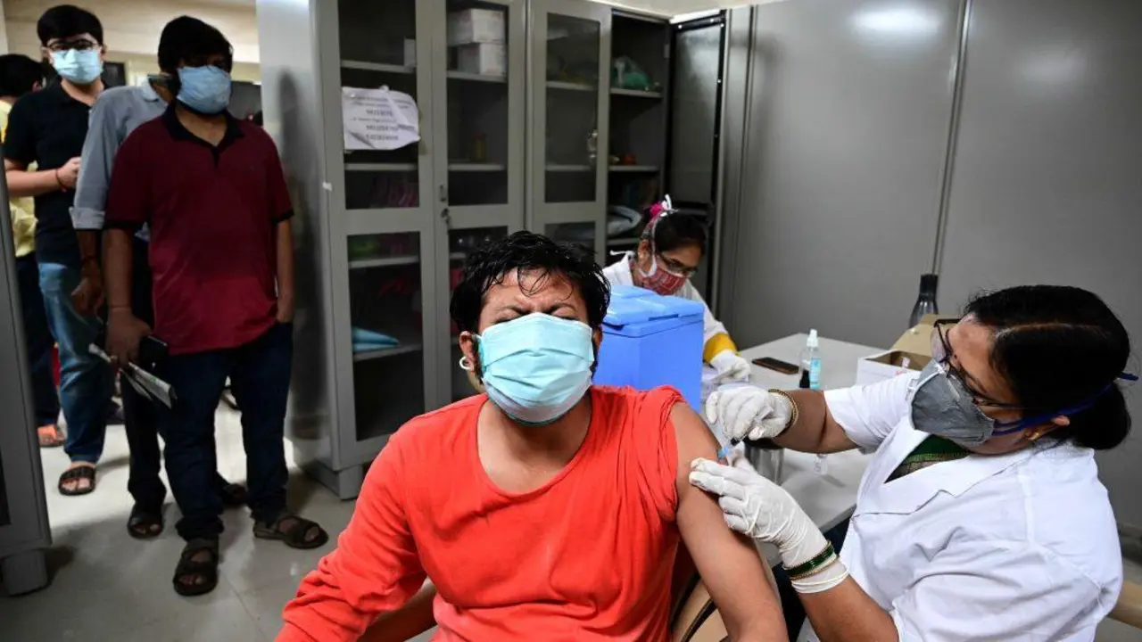 Campa&ntilde;a de vacinaci&oacute;n na India. (Foto: Prabhat Kumar Verma / ZUMA Wire / DPA)