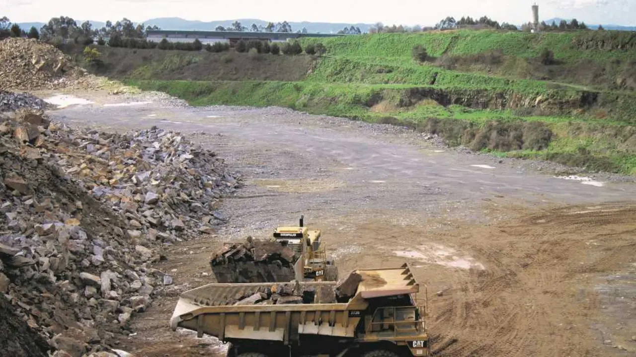 Terreos da antiga mina de Touro que Cobre San Rafael quere volver explotar para a extracci&oacute;n deste metal a ceo aberto (Foto: Europa Press).