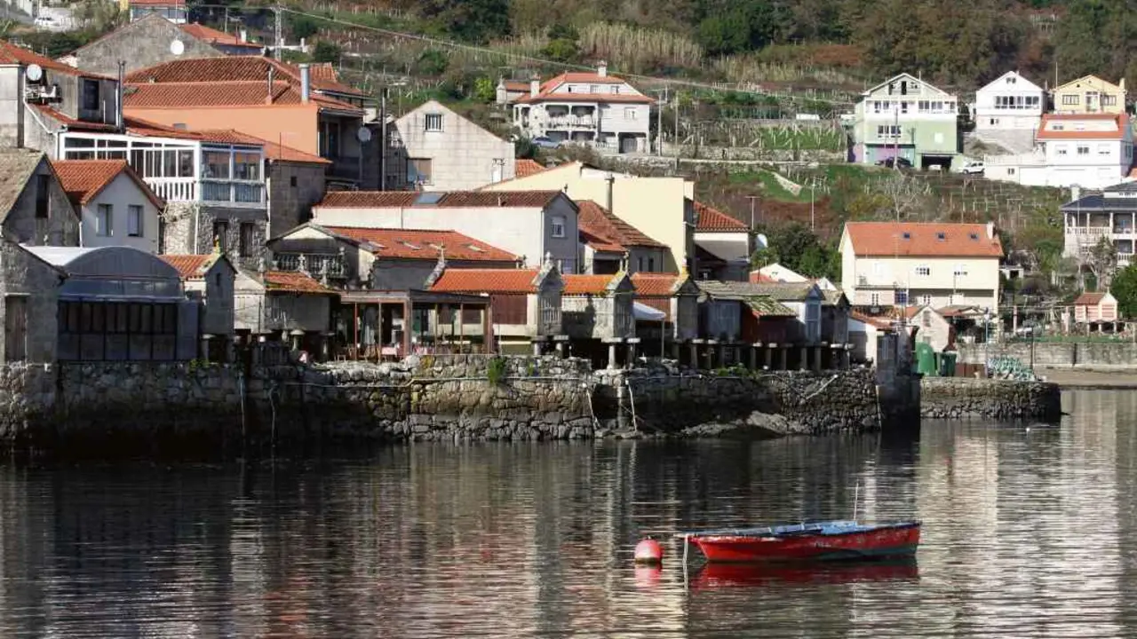 Combarro, unha vila que conserva un dos conxuntos arquitect&oacute;nicos populares m&aacute;is interesantes da Galiza