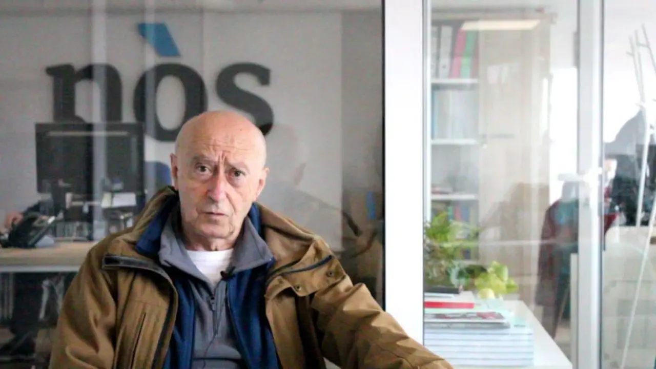 Francisco Rodr&iacute;guez na redacci&oacute;n de 'N&oacute;s Diario'. (Foto: Laura Barcala)