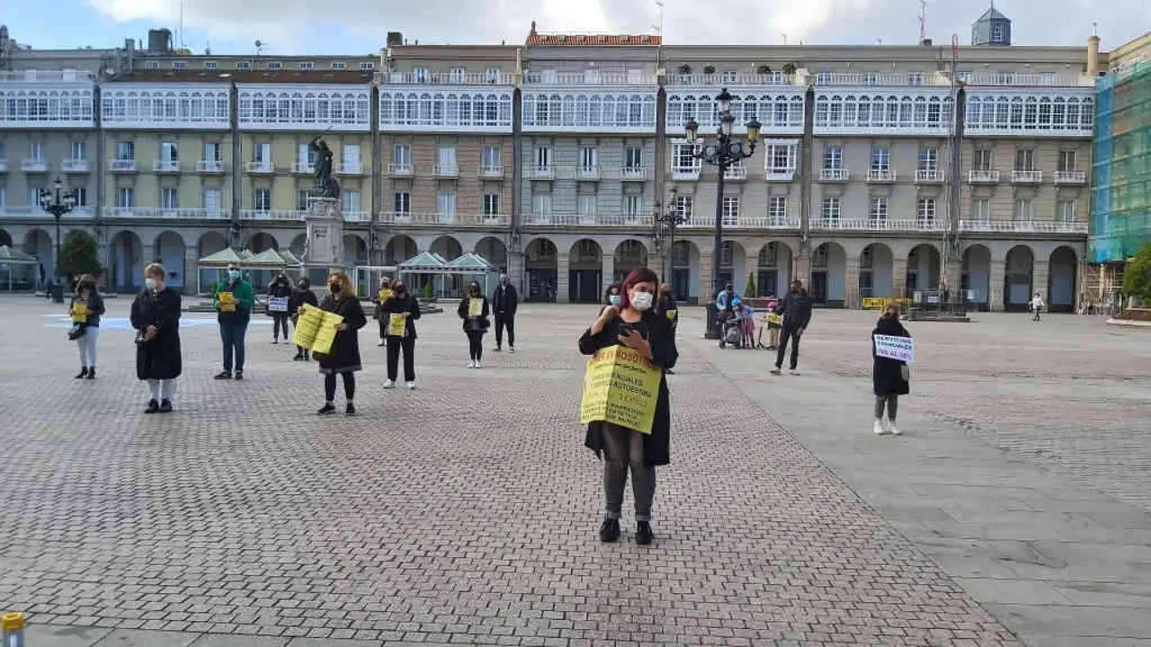 Concentraci&oacute;n do sector gardando todas as medidas sanitarias na praza de Mar&iacute;a Pita, na Coru&ntilde;a (N&oacute;s Diario)