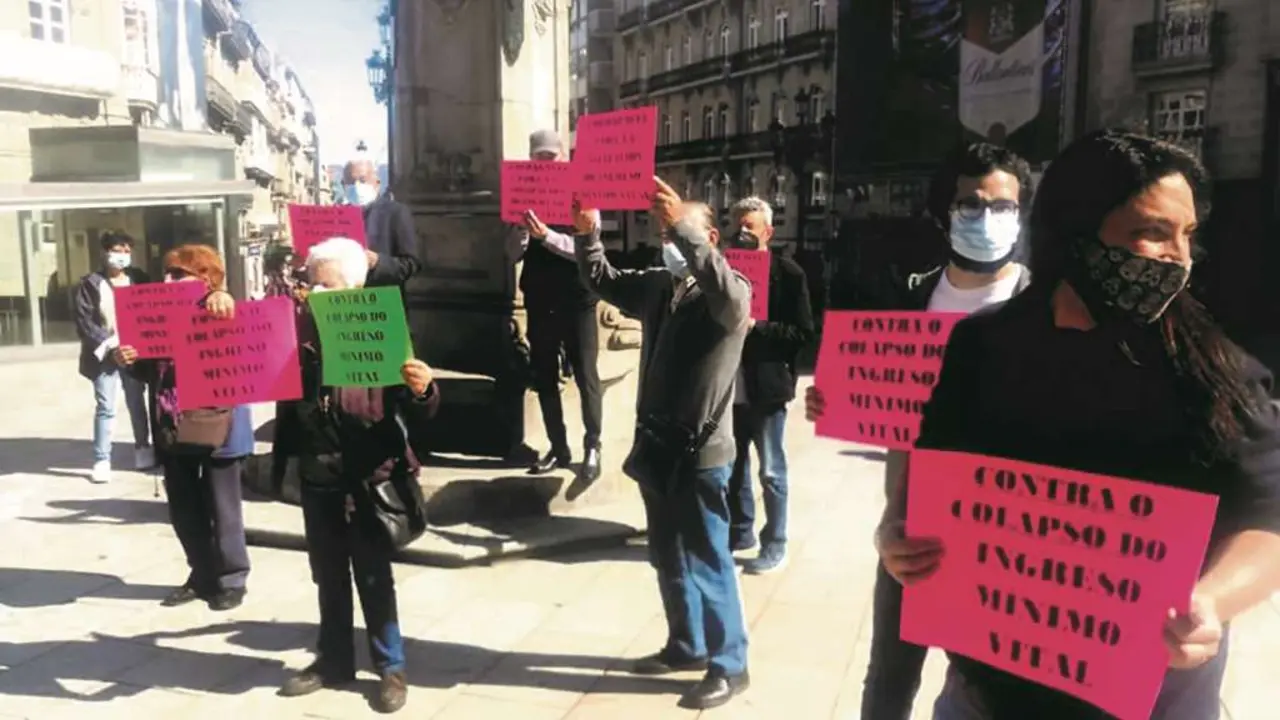 Mobilizaci&oacute;n a prol de aumentar as prestaci&oacute;ns sociais na Galiza, organizada polo colectivo Os Ningu&eacute;ns de Vigo, en marzo de 2021 (Foto: Cedida).