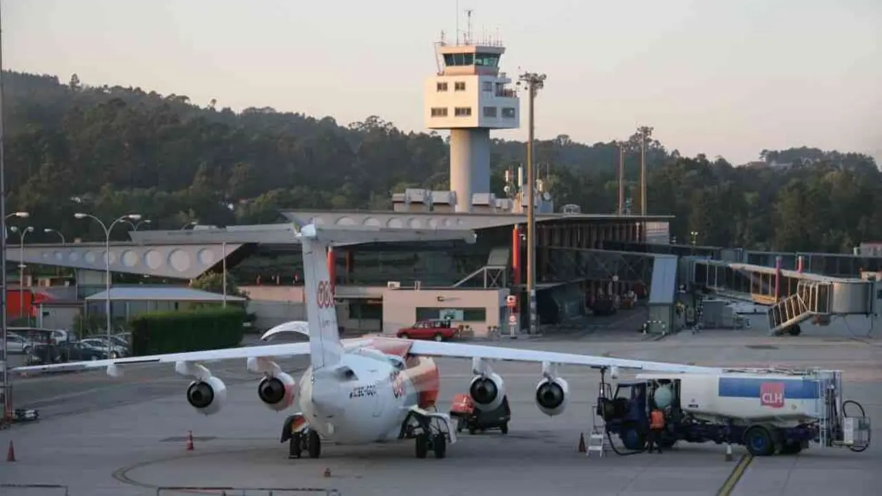 O aeroporto vigu&eacute;s de Peinador (Foto: Europa Press).