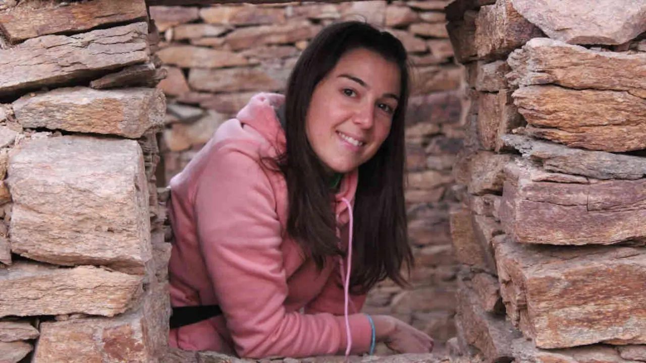 A arque&oacute;loga galega Vanesa Trev&iacute;n Pita nun dos xacementos no que traballa (Sikait Project).