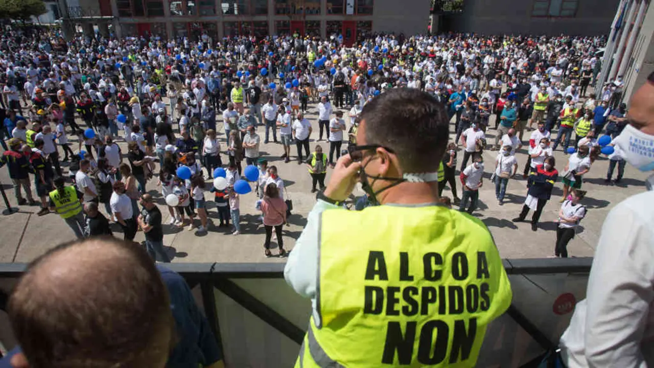 Concentraci&oacute;n en apoio a Alcoa lembrando o ano do ERE en Xove (Carlos Castro / Europa Press).