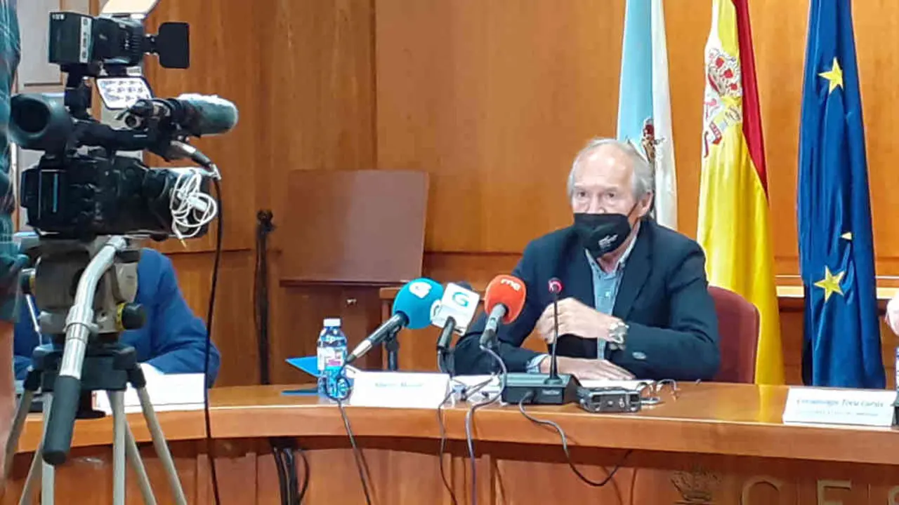 Intervenci&oacute;n de Alberto Meixide presentando o informe sobre "A empregabilidade da mocidade na Galiza".(Riob&oacute; Prada).
