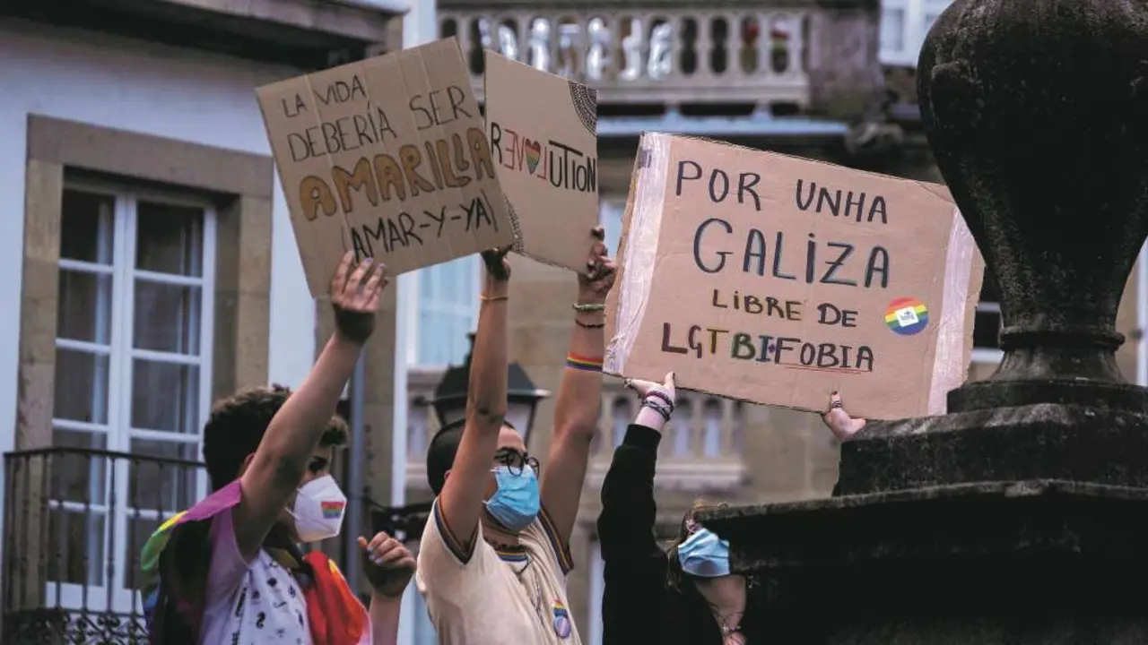 Manifestaci&oacute;n en Compostela con motivo do D&iacute;a do Orgullo LGBT+, no pasado mes de xu&ntilde;o (Foto: Arxina).