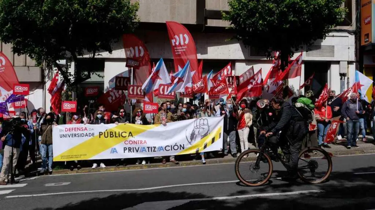 Mobilizaci&oacute;n contra o proxecto de Abanca en maio de 2021. (Foto: Arxina) #abanca #universidade #universidadeprivada #cig #privatizaci&oacute;n #ieside #universidadeintercontinentaldaempresa