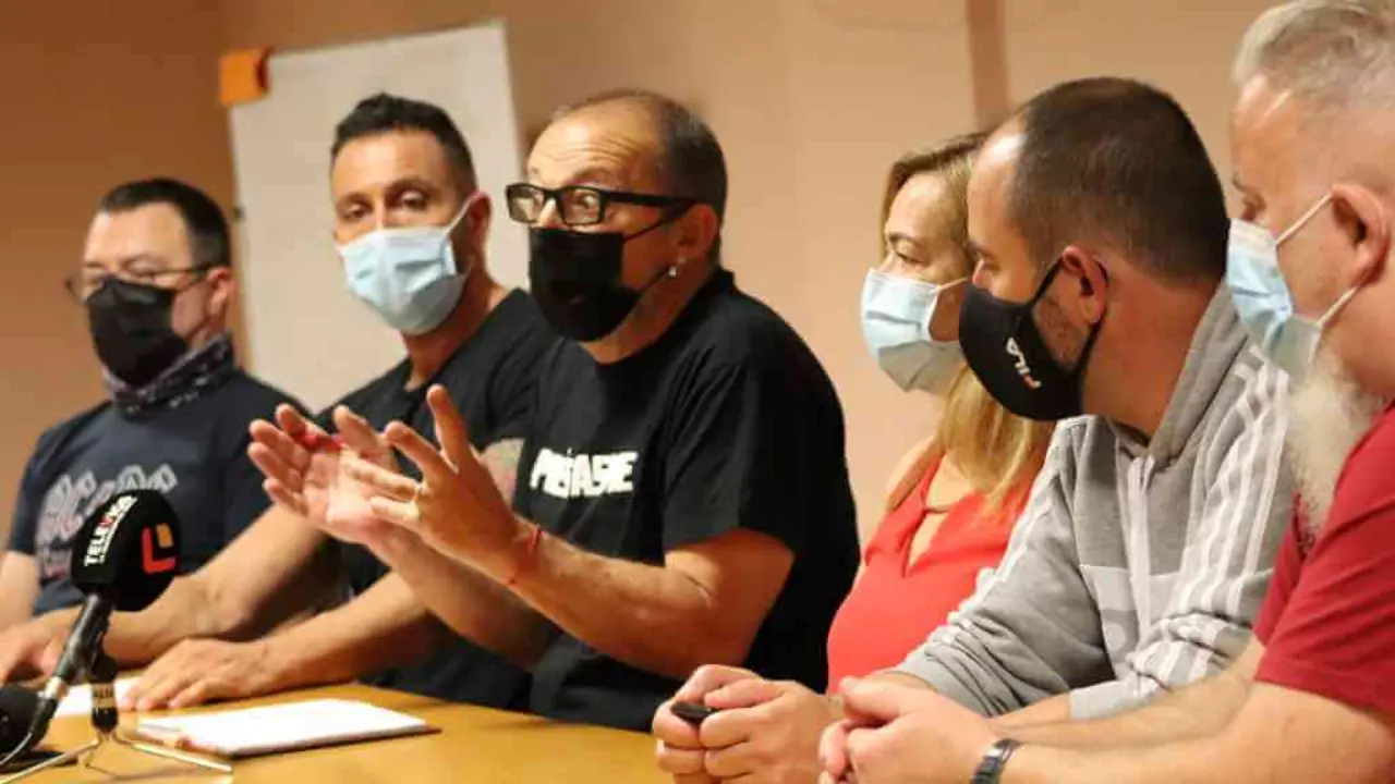 Suso Garc&iacute;a, secretario comarcal da FGAMT-CIG en Vigo, durante a rolda de prensa (Foto: N&oacute;s Diario).
