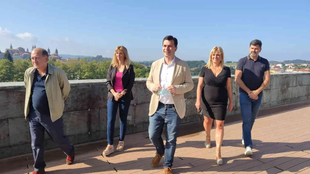 O secretario xeral do PSdeG xunto a Xoaqu&iacute;n Fern&aacute;ndez Leiceaga, Marina Ortega, Ana Prieto e Nicolas Gonz&aacute;lez (PSdeG).