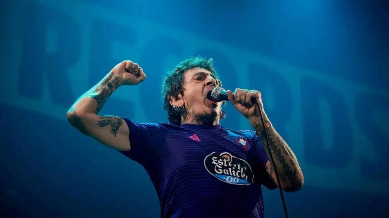 Evaristo, nun concerto de La Polla Records, coa camiseta do Celta. (Foto: La Polla Records)