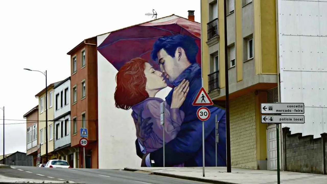 Arte urbana nos barrios de Carballo, na comarca de Berganti&ntilde;os (Foto: Guido &Aacute;lvarez Parga).