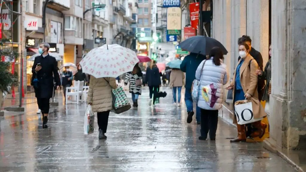 Unha r&uacute;a comercial de Vigo, nunha imaxe de arquivo. (Foto: Marta V&aacute;zquez Rodr&iacute;guez / Europa Press) #comercio #econom&iacute;a #traballo