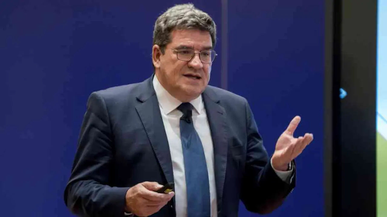 O ministro de Inclusi&oacute;n, Seguridade Social e Migraci&oacute;ns, Jos&eacute; Luis Escriv&aacute;, na presentaci&oacute;n das estimaci&oacute;ns de emprego de setembro (Foto: A. P&eacute;rez Meca).