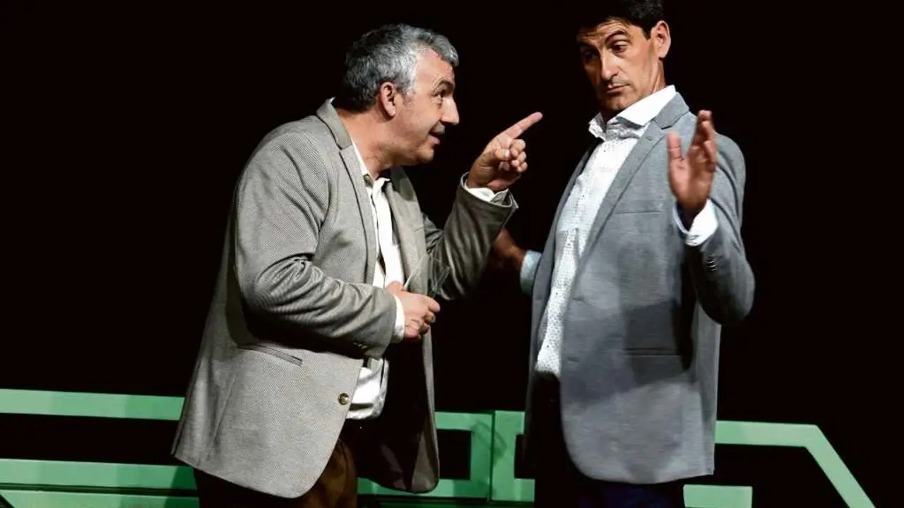 Artur Trillo e To&ntilde;o Casais nunha escena da obra. Foto: Rub&eacute;n Prieto