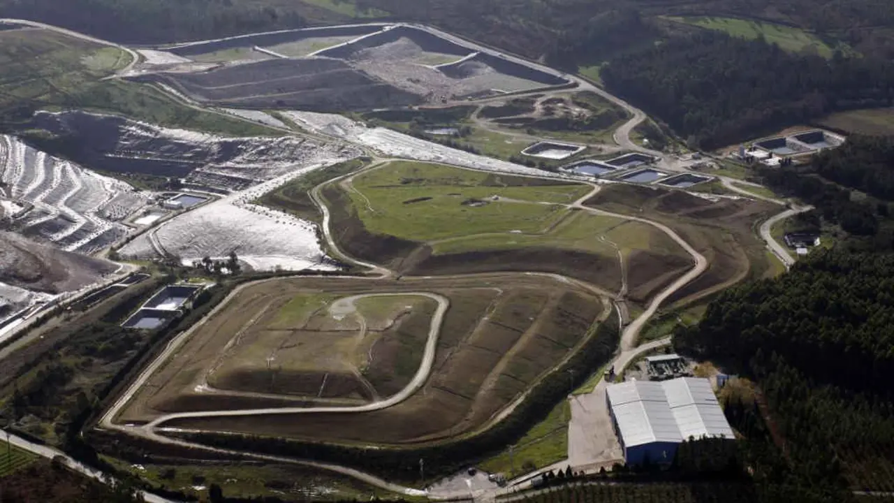Vertedoiro de residuos non perigosos de Areosa (Cerceda), propiedade de Sogama, que sufriu varias ampliaci&oacute;ns. (Foto: Sogama)