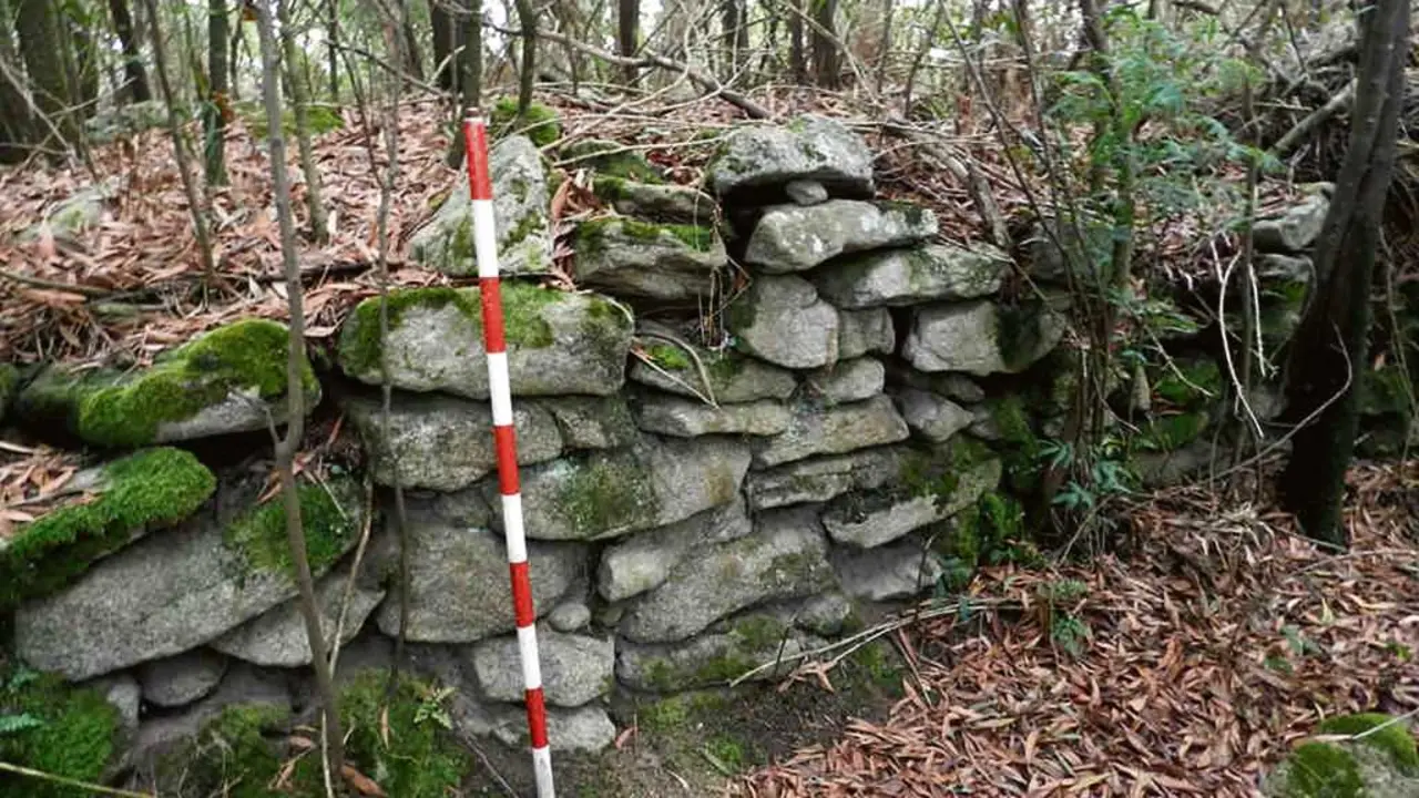 Prospecci&oacute;n arqueol&oacute;xica en Castro Valente (Foto: Castelos no aire).