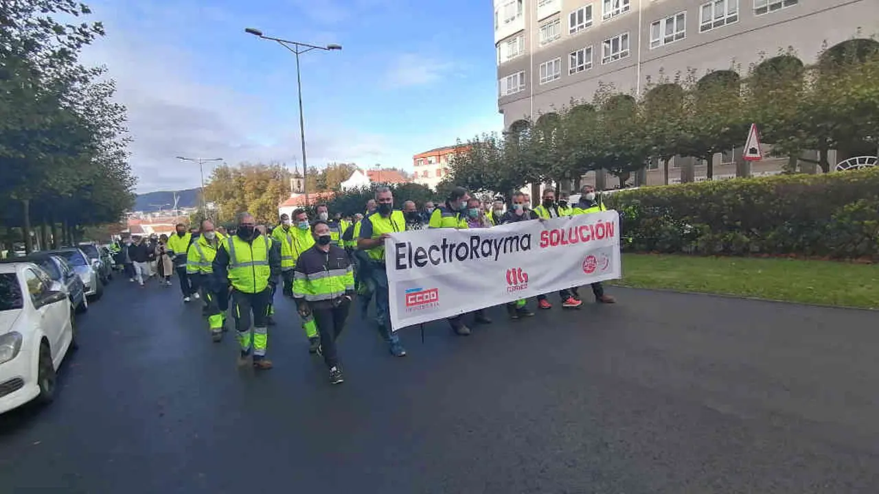 Traballadoras e traballadores de ElectroRayma, Navantia e auxiliares manifest&aacute;ndose por Ferrol.(Foto: Europa Press)