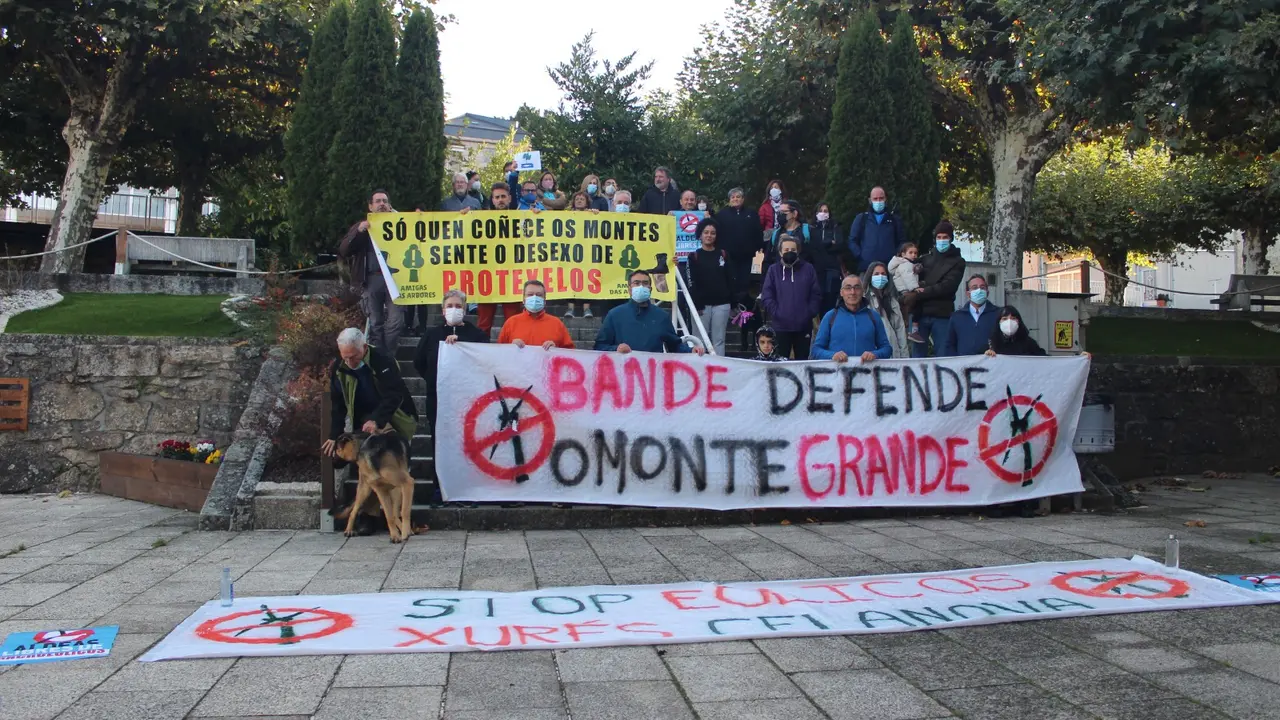 Unha imaxe da concentraci&oacute;n contra o proxecto de parque e&oacute;lico.