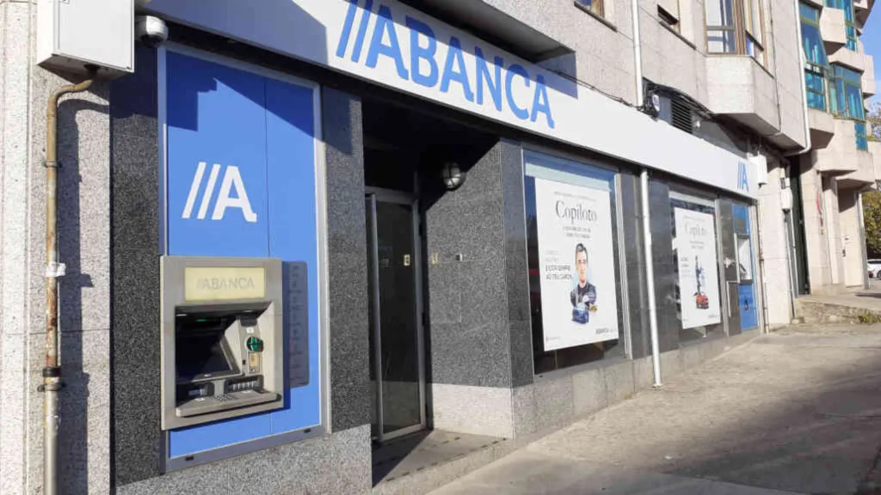 Unha oficina de Abanca en Compostela. (Foto: N&oacute;s Diario)
