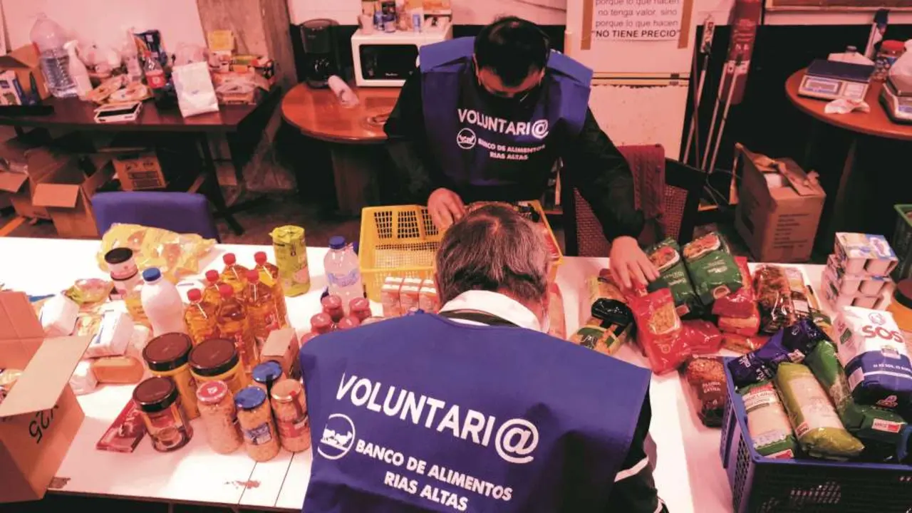 Seis de cada sete persoas con carencias materiais severas non percibe o IMV. Na imaxe, o Banco de Alimentos das R&iacute;as Altas (Foto: Arxina).