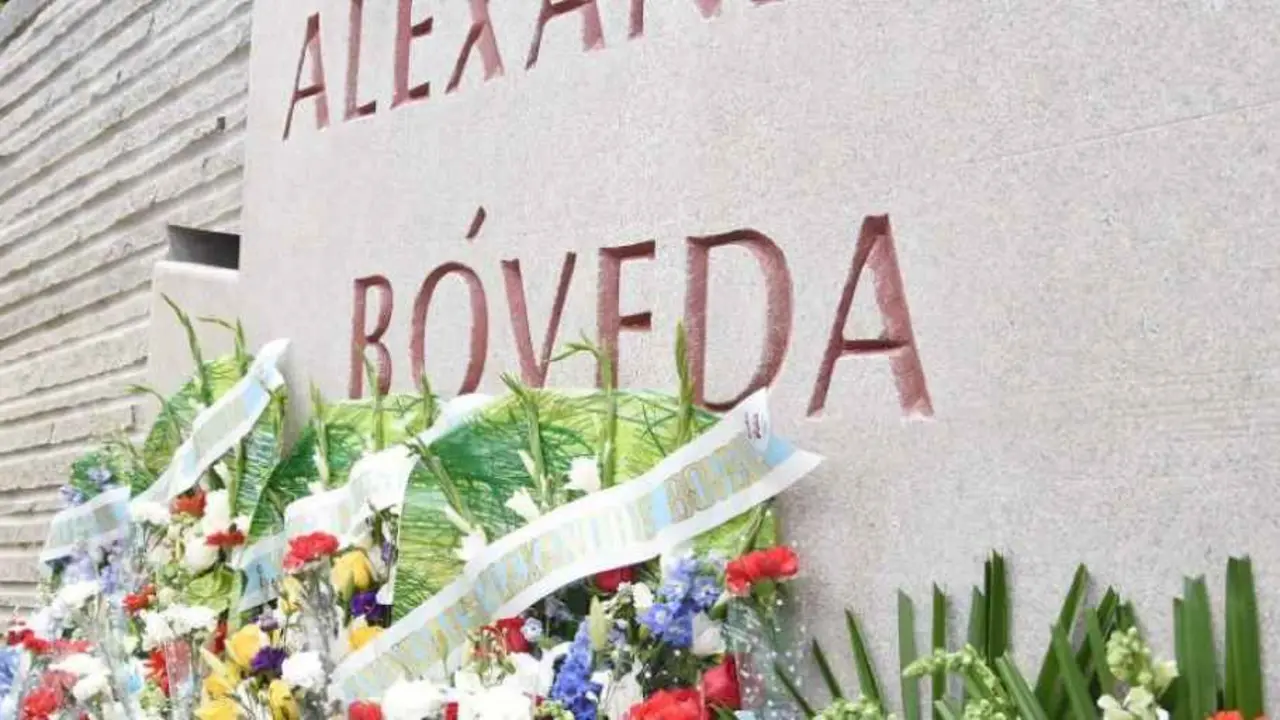 Monumento en memoria de Alexandre B&oacute;veda (Foto: Fundaci&oacute;n Alexandre B&oacute;veda)