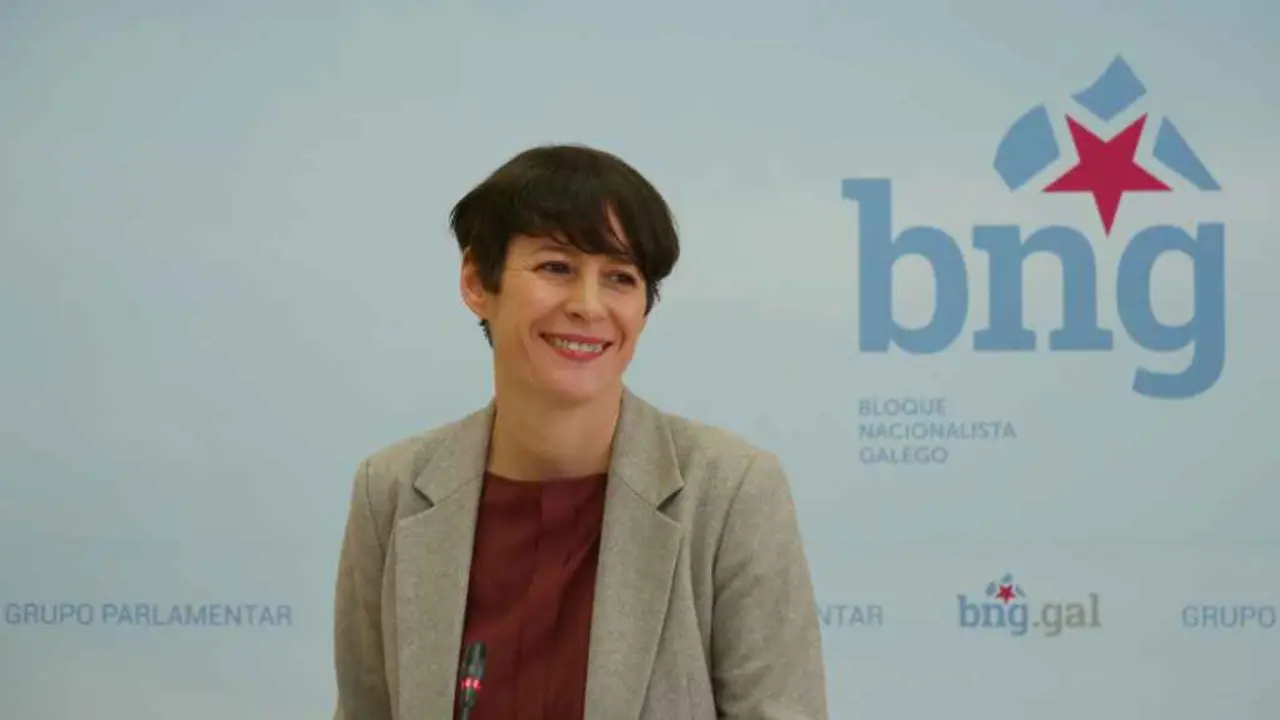 A portavoz do BNG, Ana Pont&oacute;n, en rolda de prensa en Compostela (Foto: N&oacute;s Diario).