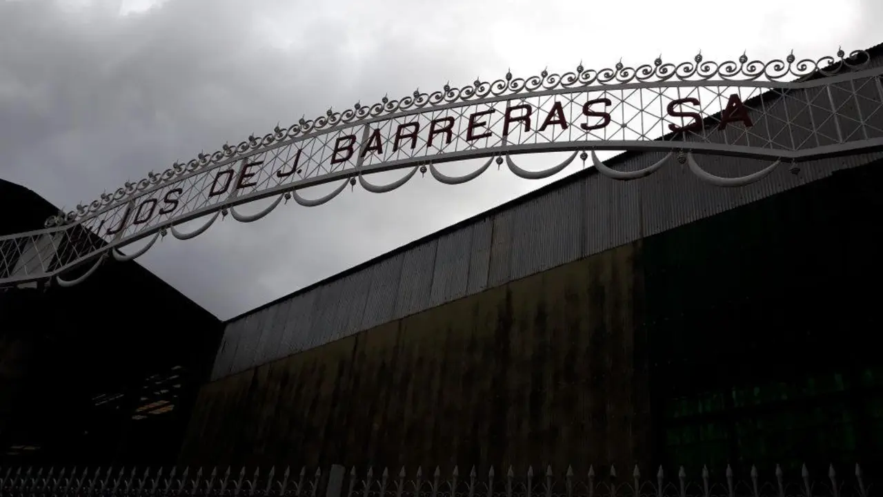 Un dos accesos &aacute; factor&iacute;a de Barreras (Foto: Pedro Davila/Europa Press).