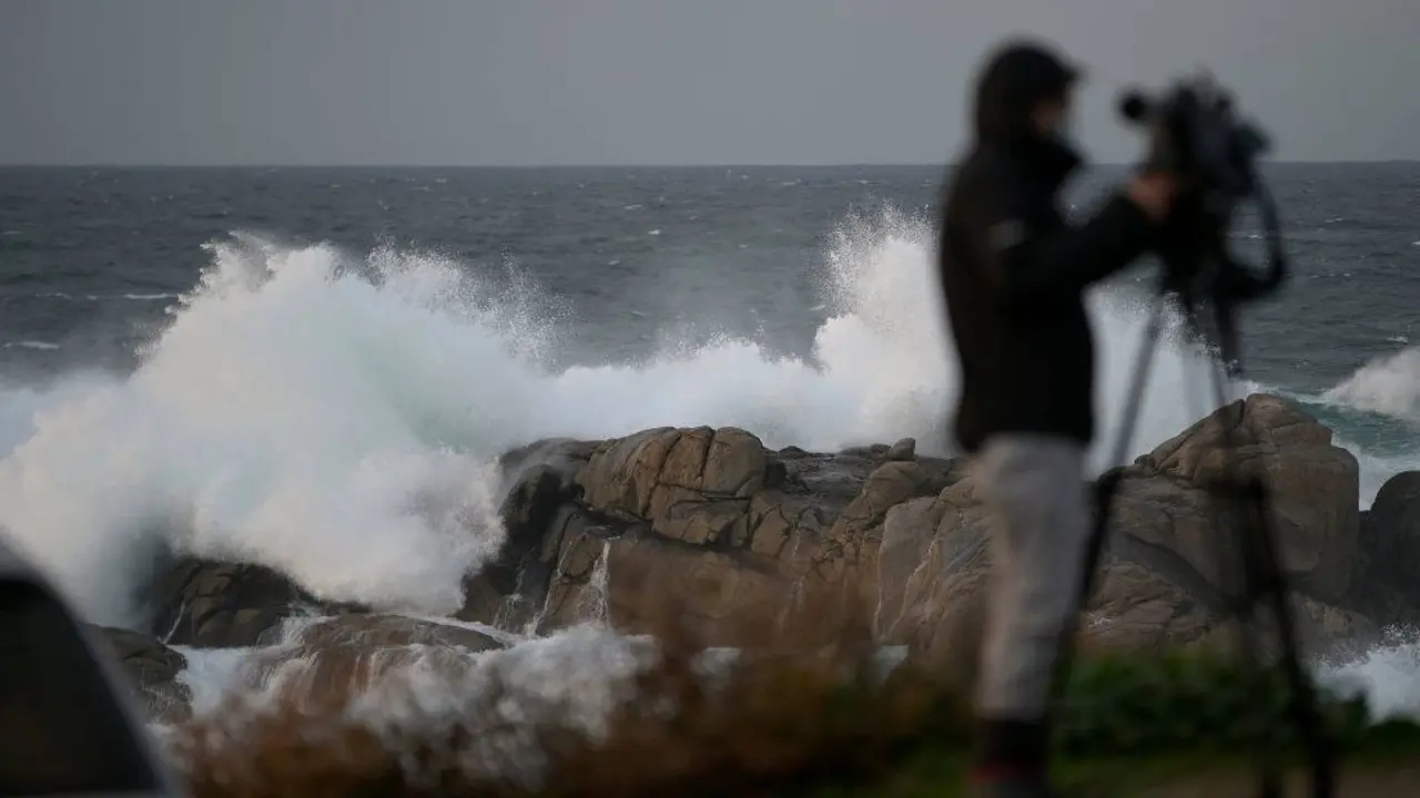 Ondas no litoral coru&ntilde;&eacute;s. (Foto: M. Dylan / Europa Press)